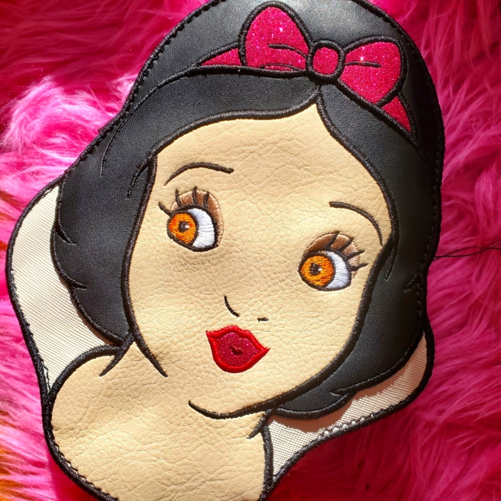 Snow White Danielle Nicole Crossbody Bag